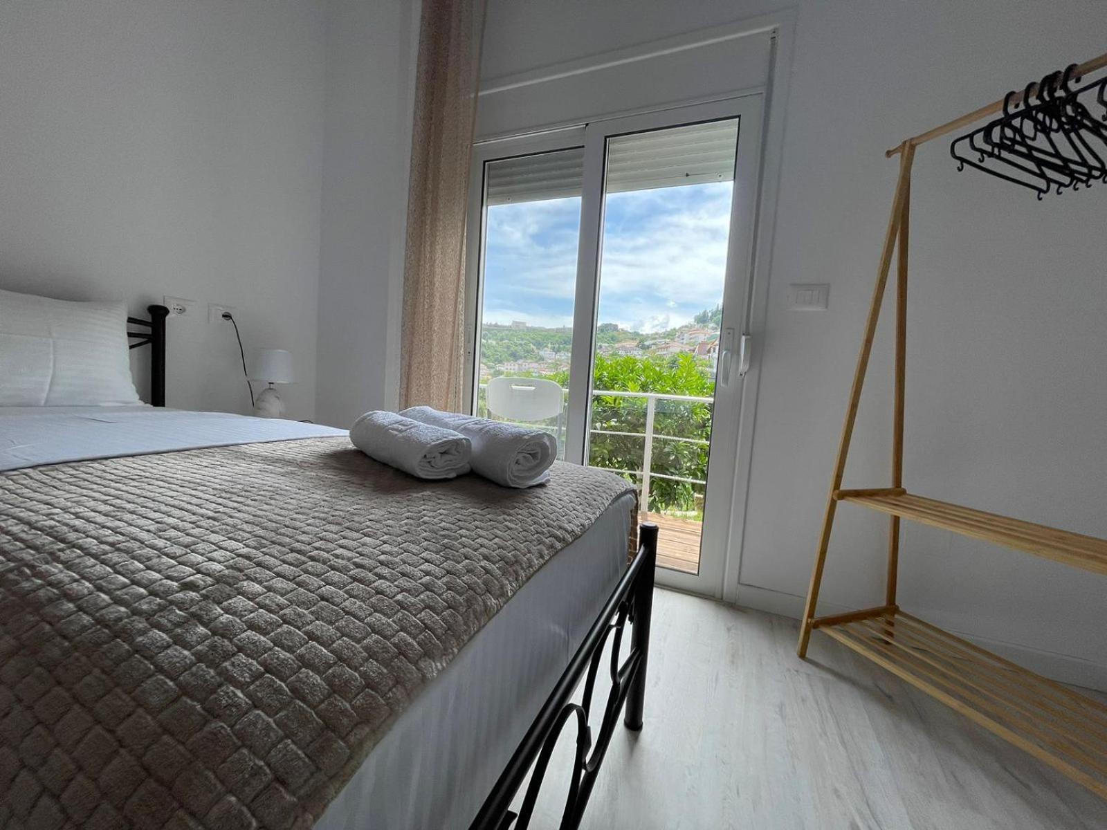 Ilvi Guesthouse Gjirokastër Exterior foto
